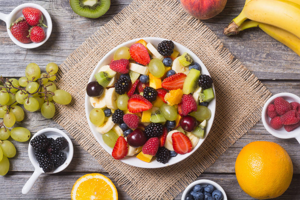 Fruit and berries salad  - Foto, Bild