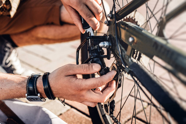 Closeup Cyclist Man Hand Repairing Bicycle Wheel And Break - Фото, зображення