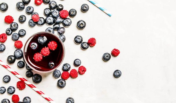 Berry drink with blueberries and raspberries - Фото, изображение