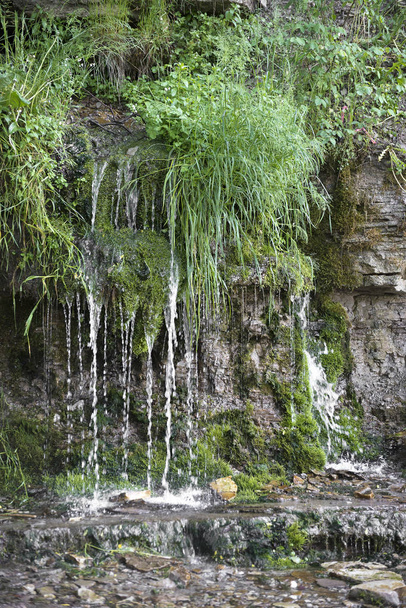 slowenische Schlüssel Wasserfall in Izborsk, Russland. - Foto, Bild