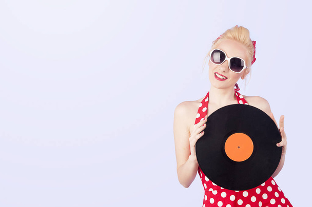 Pin-up girl holding a vinyl - Fotografie, Obrázek