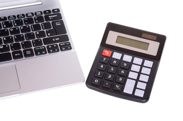 Otevřeného notebooku klávesnici a kalkulačka - Fotografie, Obrázek