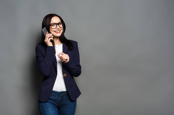 Business woman in eyeglasses talking by phone - Φωτογραφία, εικόνα