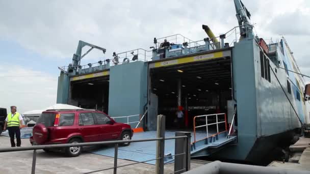 car entering ferry on docking pier - Кадри, відео