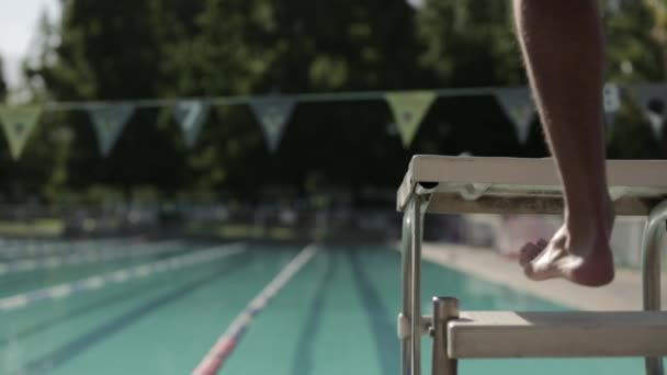 Swimmer's feet climbing - Filmagem, Vídeo