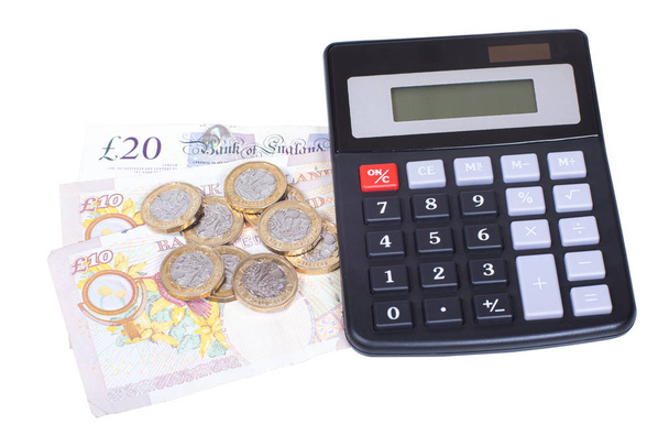 Montón de dinero en efectivo con una calculadora en blanco
 - Foto, Imagen