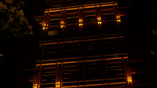 Edificio per uffici di notte - Filmati, video