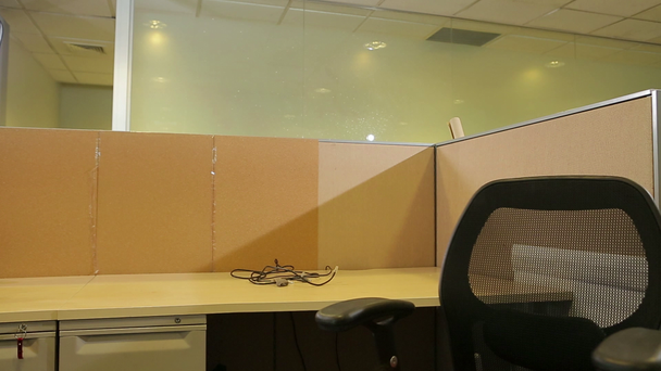 Promění prázdné kancelářská židle - Záběry, video