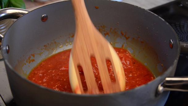 Tomaat saus beeldmateriaal delish, stock footage koken - Video