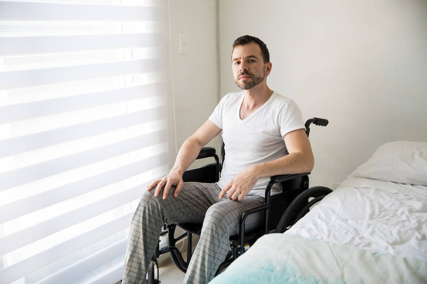Latin man on wheelchair at home - Foto, Imagem