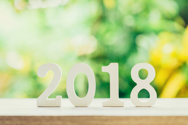Koncept nového roku 2018: dřevo čísla 2018 na dřevo stolní deska  - Fotografie, Obrázek
