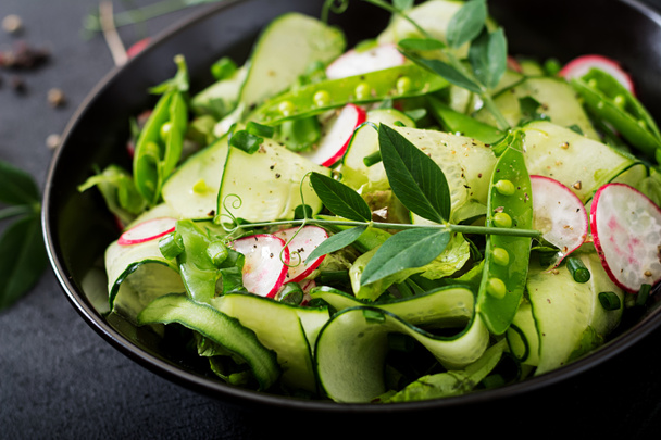 frischer Salat von Radieschen - Foto, Bild