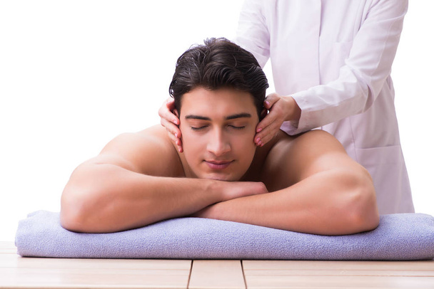 bel homme dans spa massage concept - Photo, image