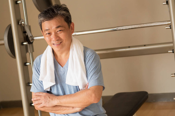 sano, felice, sorridente, positivo anziano benessere asiatico uomo wo
 - Foto, immagini