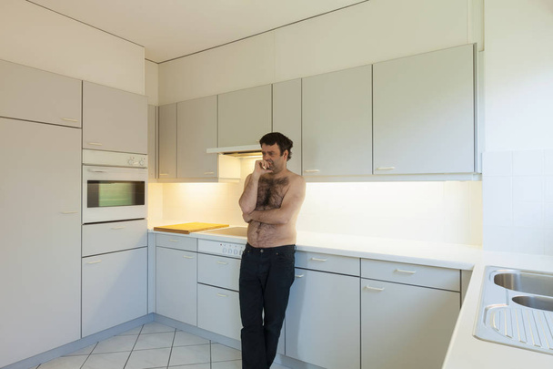 Crazy man in the kitchen - Fotoğraf, Görsel