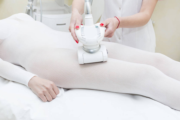 The procedure of lipomassage in a beauty salon - Фото, зображення