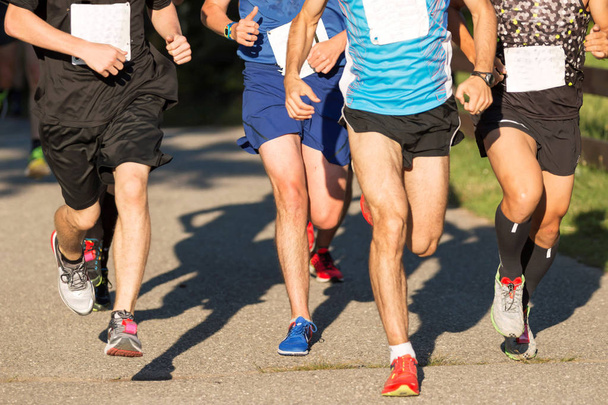 Gli uomini che corrono un 5K in estate
 - Foto, immagini