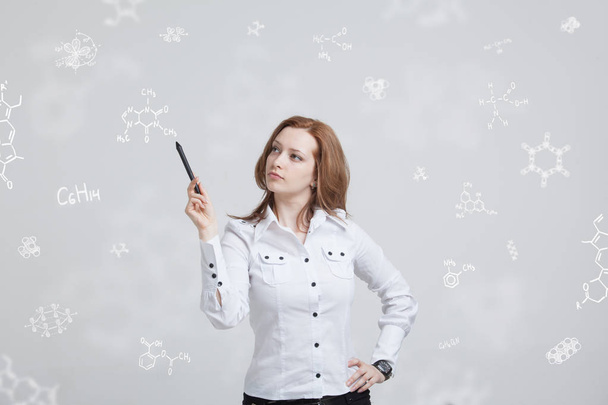 Woman chemist working with chemical formulas on grey background. - Fotografie, Obrázek
