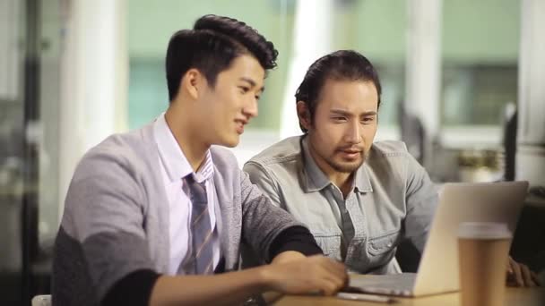 asian businessmen celebrating success and achievement - Footage, Video