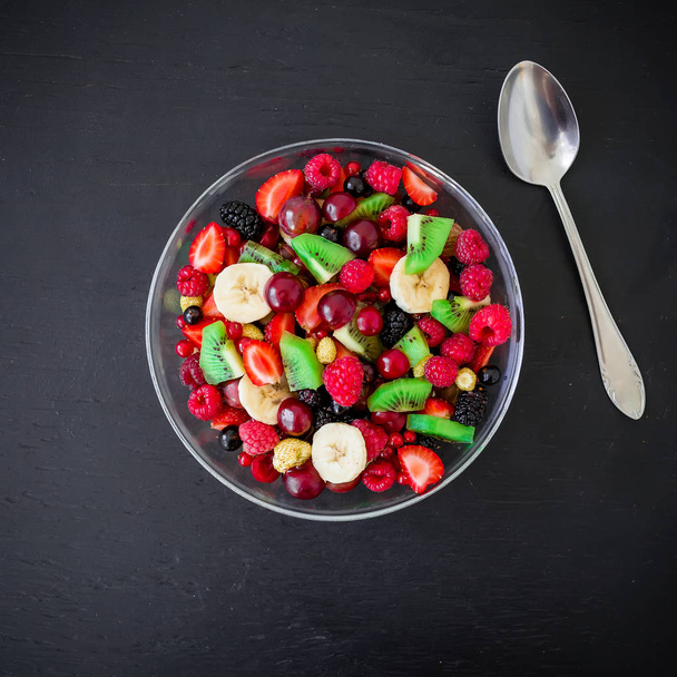  ensalada de frutas frescas saludables
  - Foto, imagen
