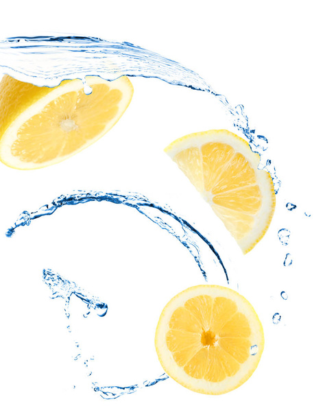 Fröccsenő víz, citrom  - Fotó, kép