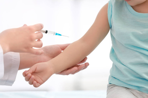 Doctor vaccinating child  - Фото, зображення