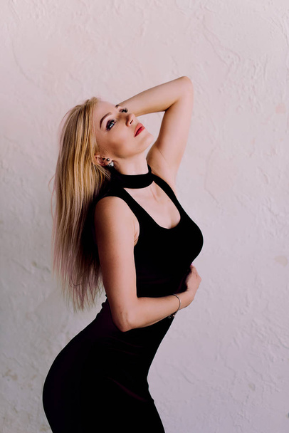 Elegant fashionable sensual blonde middle aged woman in black dress - Foto, afbeelding