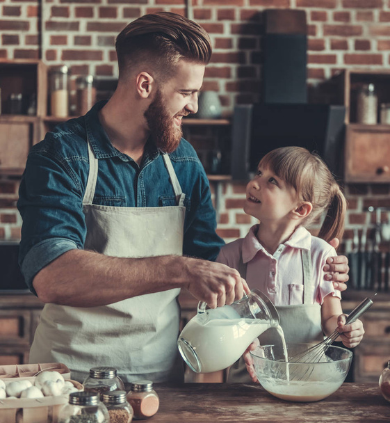 Vater und Tochter kochen - Foto, Bild