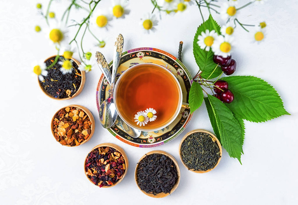 чай, чашка чаю, різні види чаю, чай на столі
 - Фото, зображення