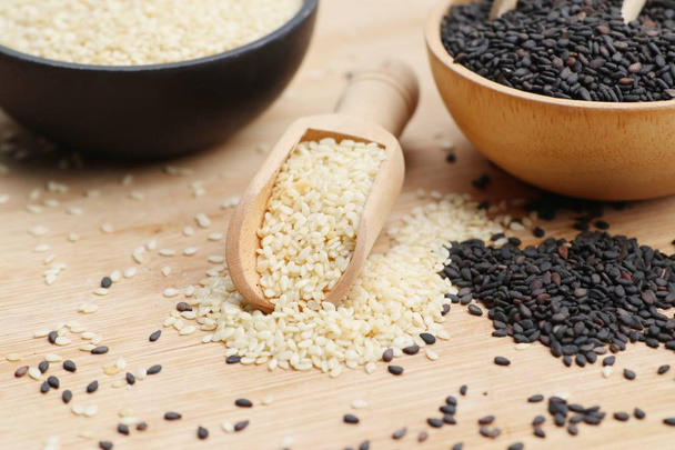 černá a bílá sezamová semena - Fotografie, Obrázek