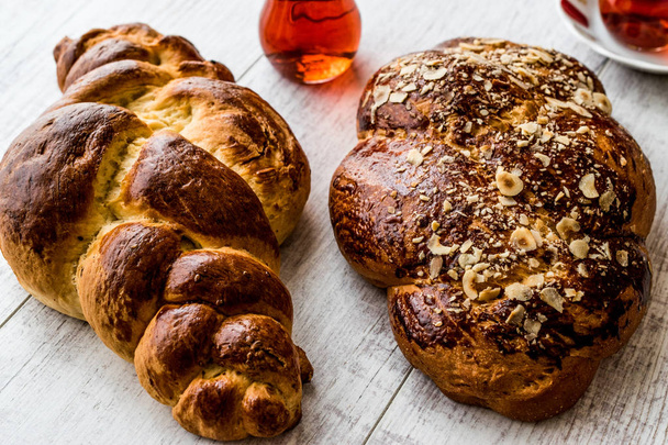 Sweet Braided Bread / Paskalya Coregi or Challah Bread for Shabbat - Foto, Bild