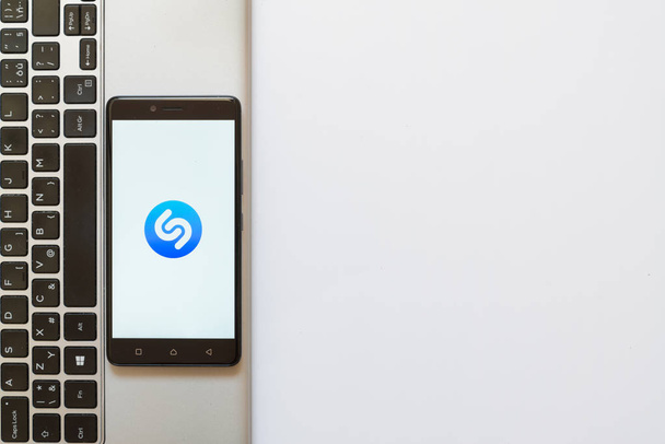 Shazam logo on smartphone screen - Фото, изображение