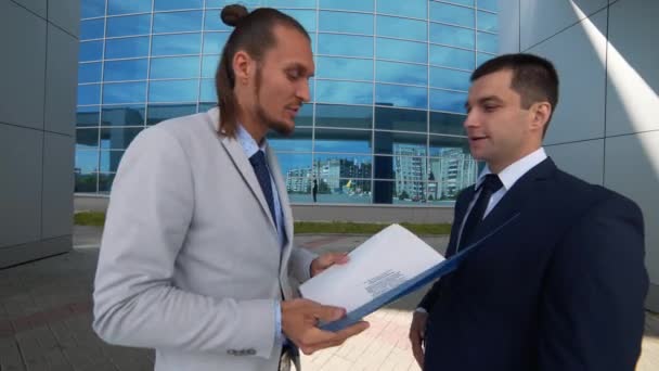 businessman breaks the contract with such a partner - Záběry, video