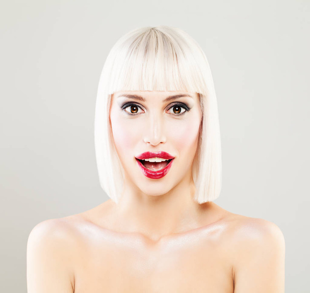 Překvapený žena s otevřenými ústy. Blondie Model  - Fotografie, Obrázek