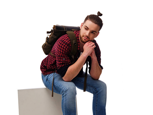 Sakallı erkek sırt çantası ile  - Fotoğraf, Görsel