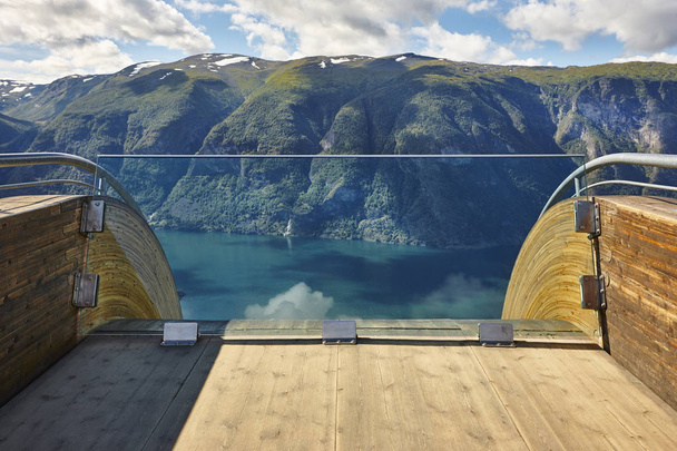 Noorse fjord landschap. Stegastein oogpunt. Aurland. Bezoek  - Foto, afbeelding