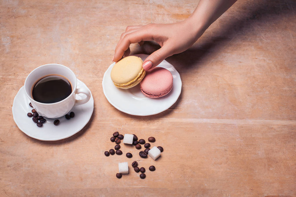 morning breakfast with coffee and macaroons; - Фото, зображення