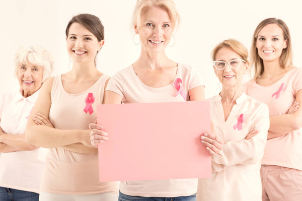 Group of women holding paper sheet - Foto, Bild