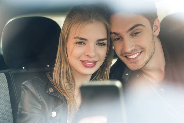 couple taking selfie in car - Fotoğraf, Görsel