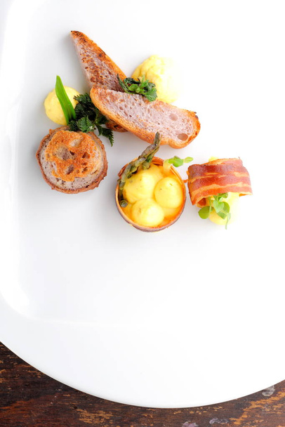  Luxusní restaurace, gurmánské jídlo šunka vejce - Fotografie, Obrázek