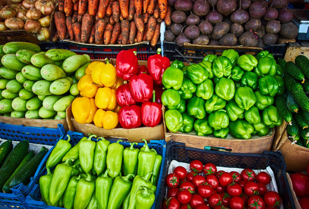 Ποικιλία από βιολογικά λαχανικά φρέσκα vegetables.raw. Οι αγρότες m - Φωτογραφία, εικόνα