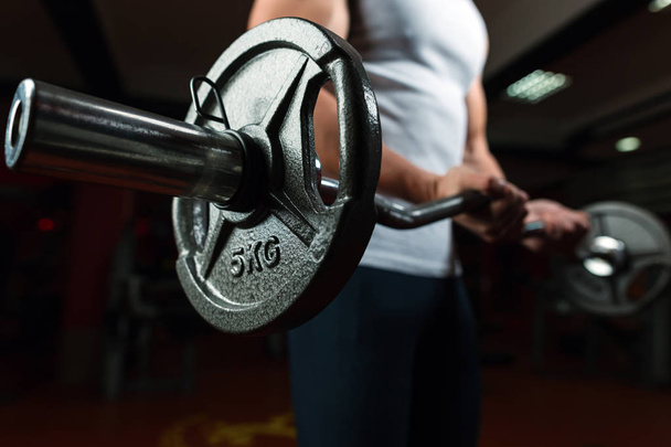 Athletic man training in gym  - Foto, Imagem