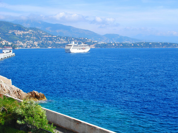 Розкіш круїзне судно в морський порт з Monte-Carlo, Монако - Фото, зображення