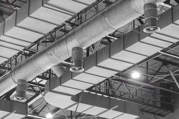 HVAC čištění potrubí, ventilační potrubí stříbrnou izolační mater - Fotografie, Obrázek