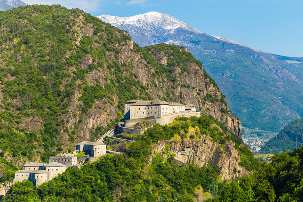 Fort Bard, Aosta Valley, Itália
 - Foto, Imagem