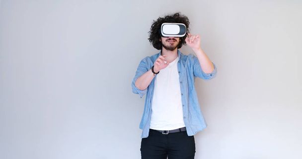 Man using headset of virtual reality - Valokuva, kuva
