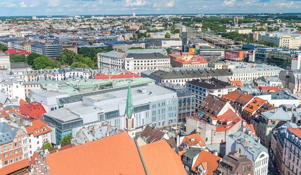 Riga, Lettország - 2017. július 7.: Légi városára nyílik kilátás. Riga: - Fotó, kép