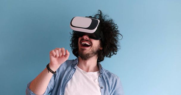 man using VR headset glasses of virtual reality - Foto, afbeelding