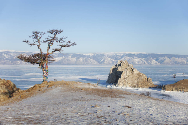 Рок Shamanka краєвид. Бурхан мису. Озеро Байкал, зима - Фото, зображення