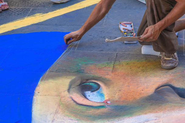 devam eden sokak sanatı - Fotoğraf, Görsel